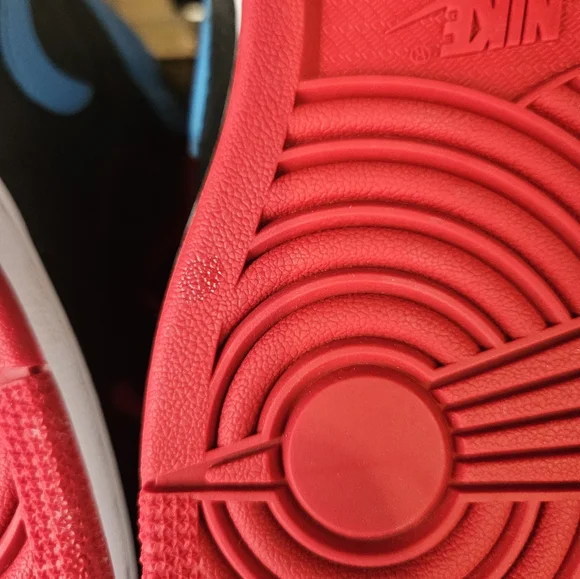 Air Jordan 1 Retro High NC to CHI Women's 7W flaw on midsole - Picture 9 of 12